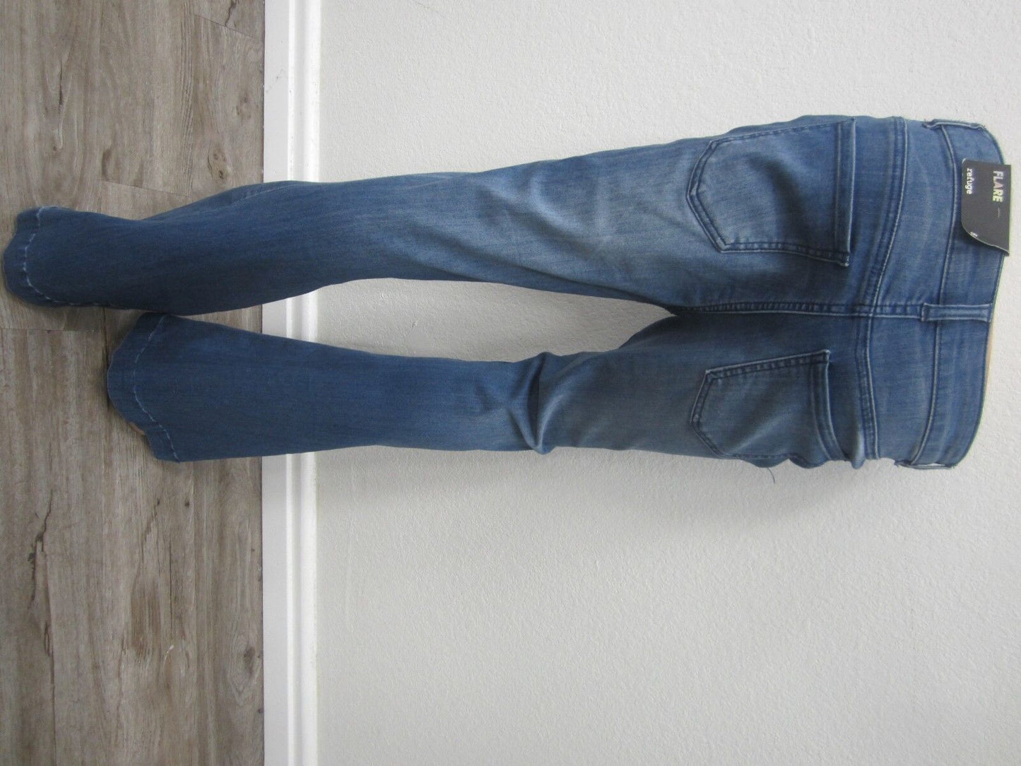 NWT WOMEN'S REFUGE FLARE LEG MEDIUM BLUE STRETCH JEANS SIZE 8 x 31L