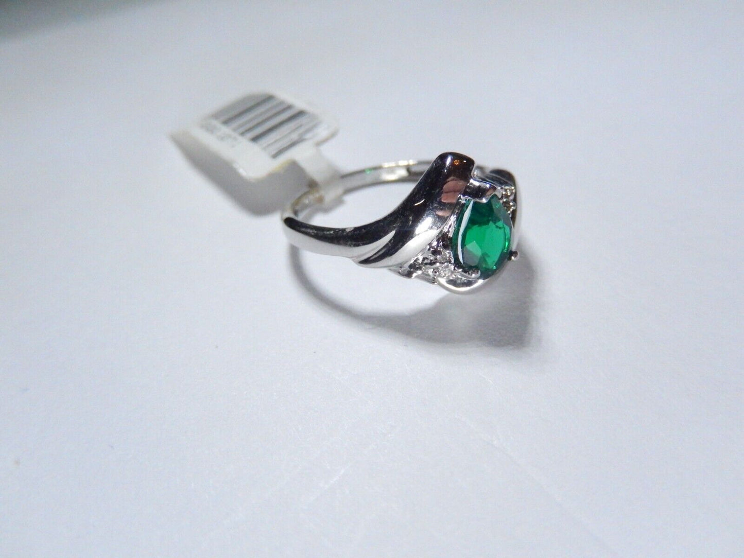 *NWT* 10k White Gold .50CT Lab Created Emerald and Diamond Accent Ring Sz 7