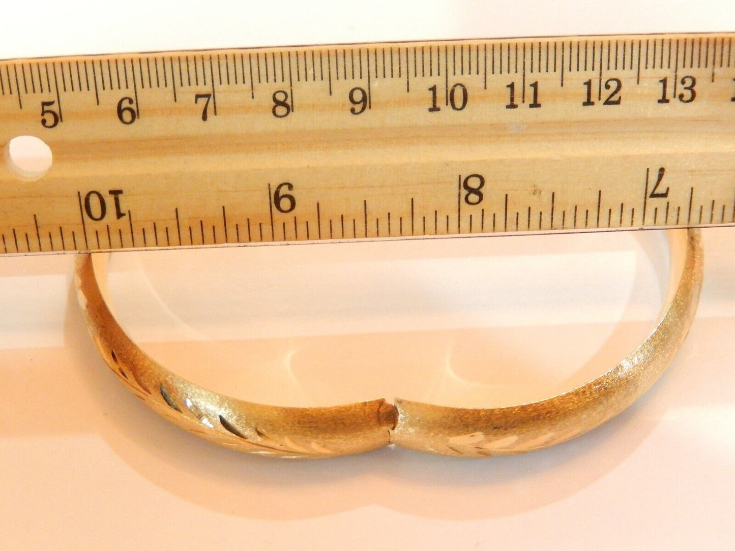 *VINTAGE* 14K Yellow Gold 10mm Florentine Engraved Hinged Bangle Bracelet 14.49g