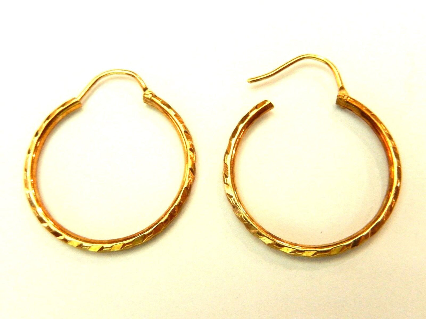 *NEW*  14K Solid Yellow Gold Diamond Cut Design Hoop Earrings