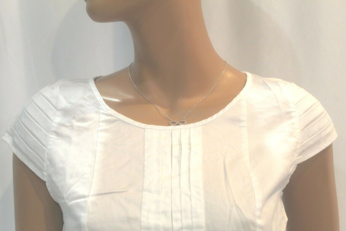 *NWT* $89. Antonio Melani White Cotton Cute Design Cap Sleeve Blouse Size S