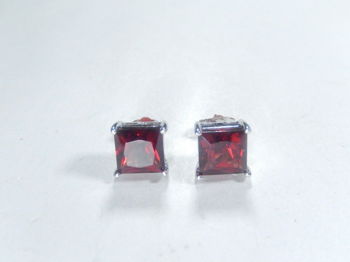 14K White Gold 4.00 CT Princess Cut Garnet Earstud Earrings 7mm x 7mm