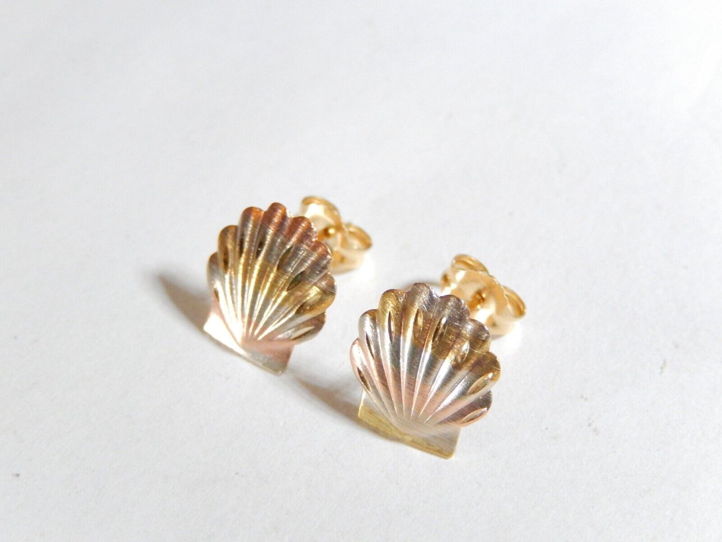 *NWT*  14K Tricolor Diamond-Cut Seashell Shell Earrings