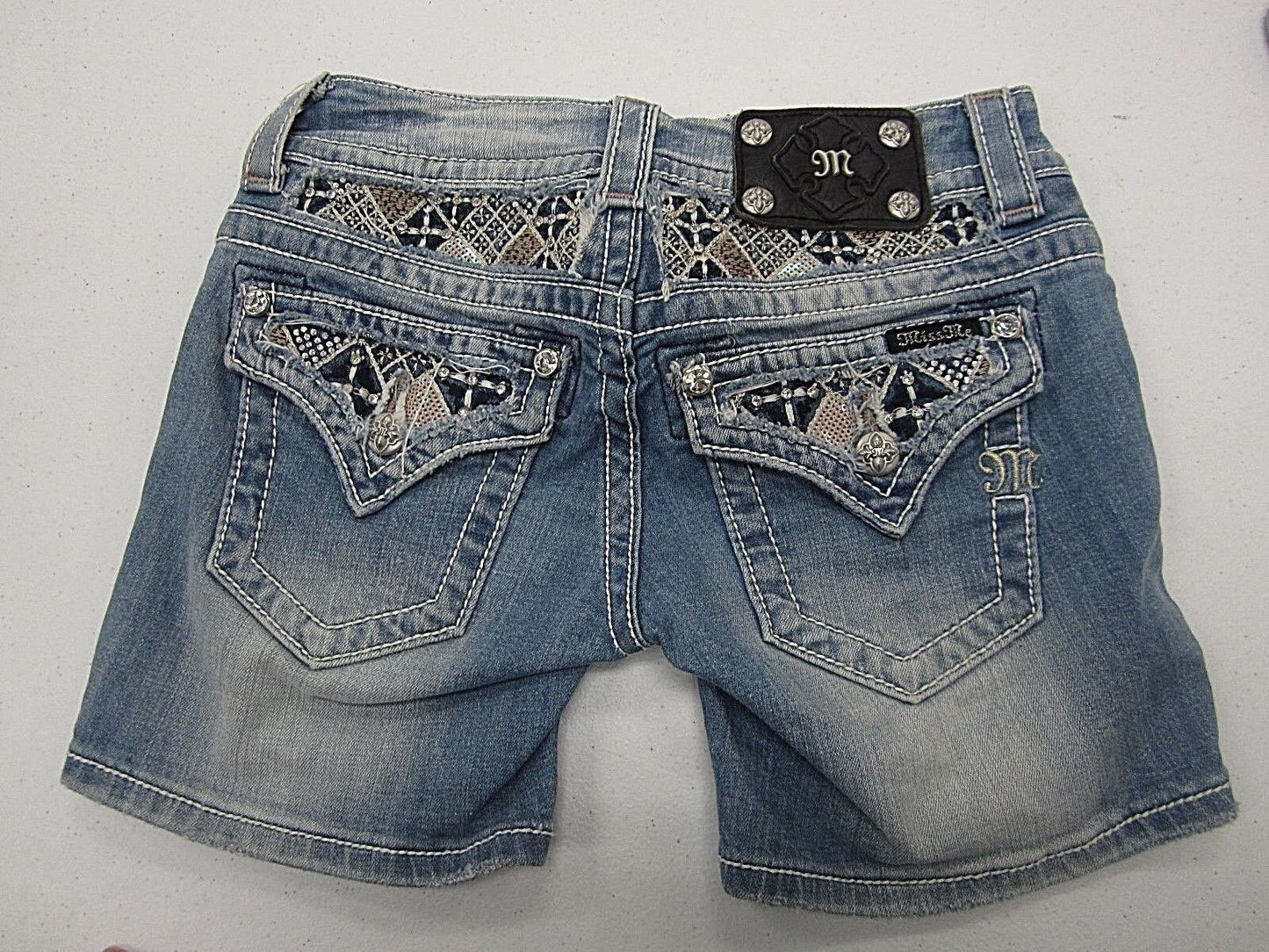 NWOT Miss Me Distressed Mid-Shorts - Colorful Pockets & Waistband Size 24 x 5