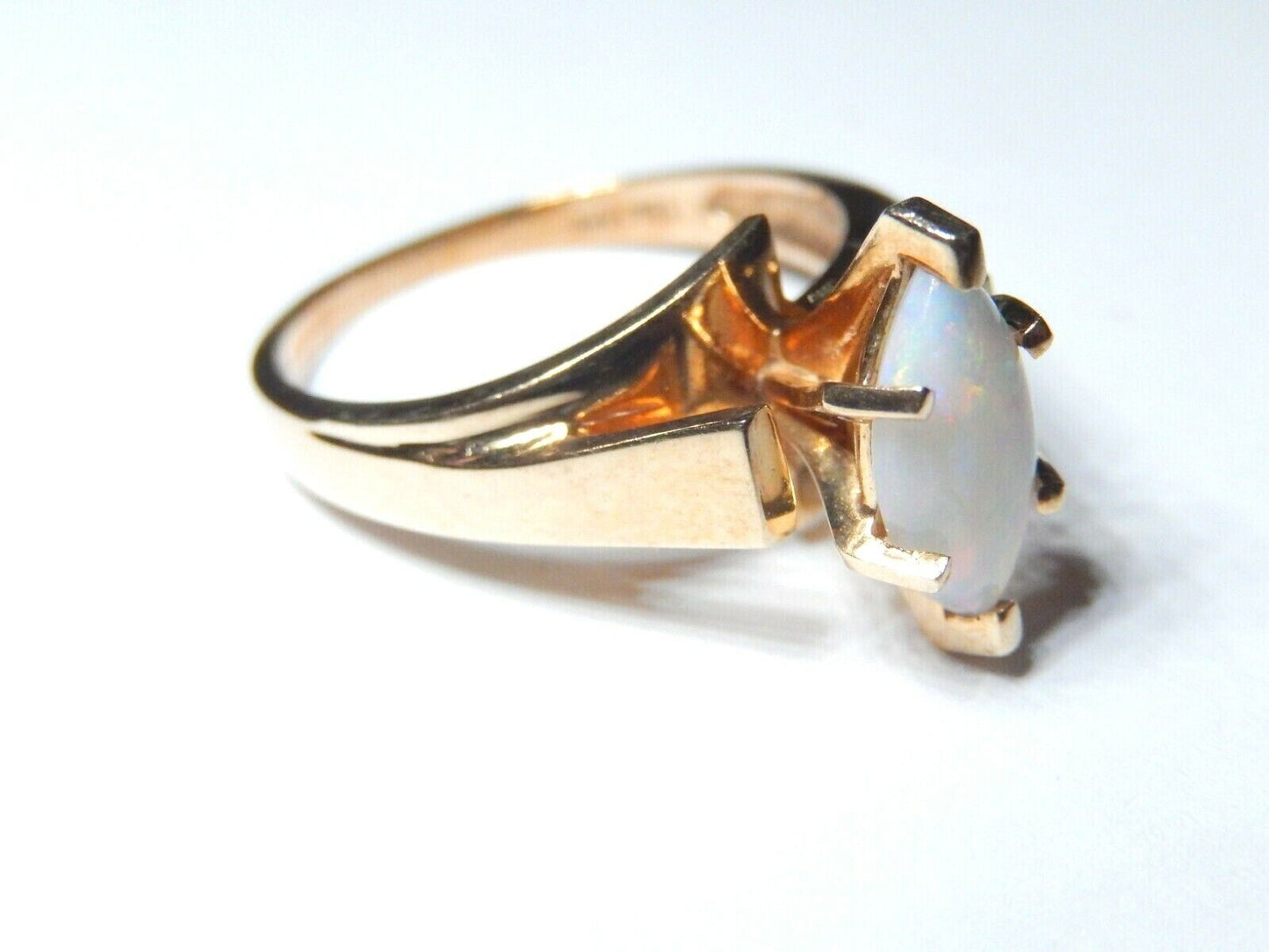 *VINTAGE*  10K Yellow Gold Navette 10mm x 5mm Opal Solitaire Ring Size 6.75