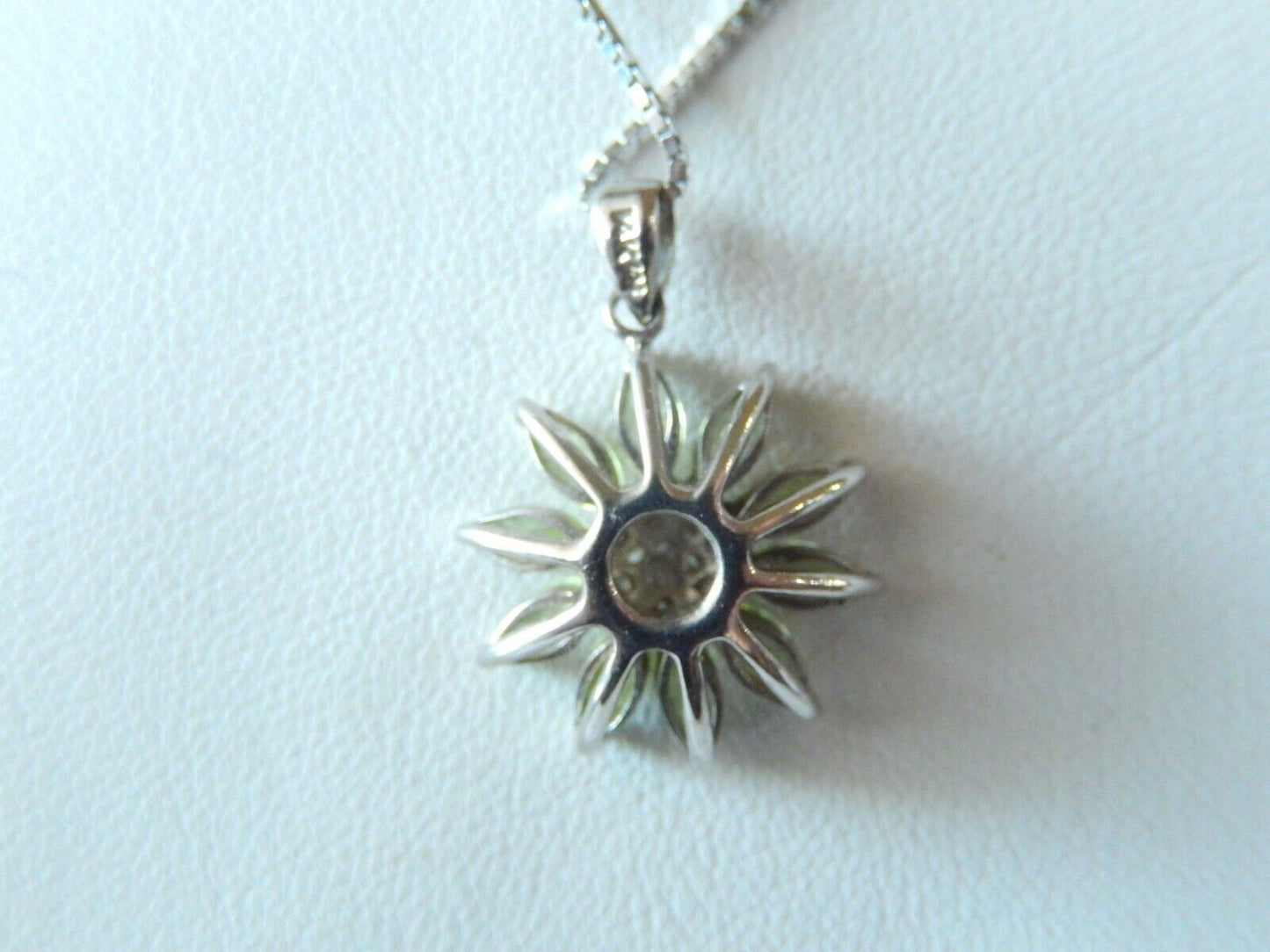 *VINTAGE*14k White Gold  Peridot & Diamond Flower Pendant w/14K WG 18" Box Chain