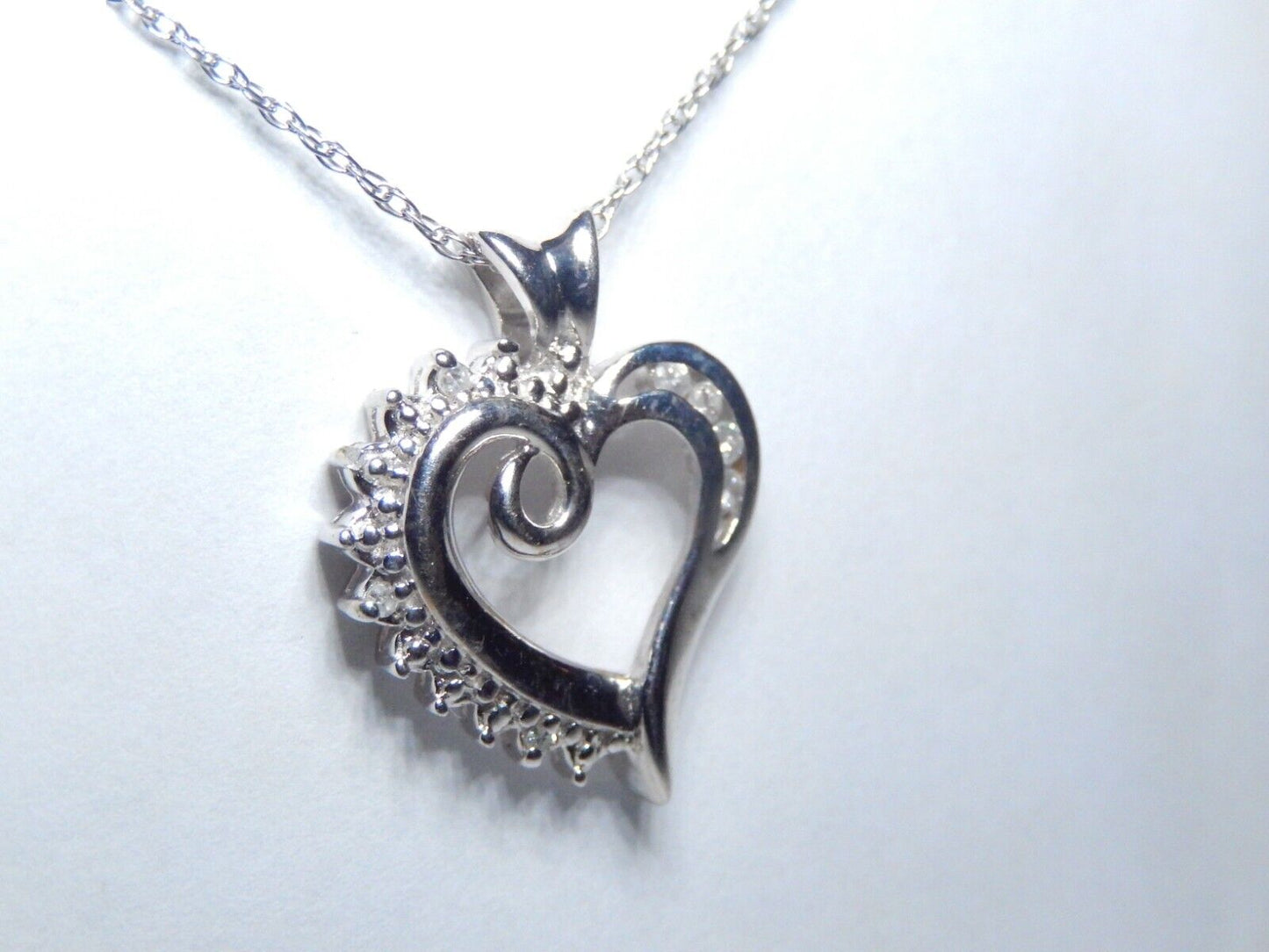 *VINTAGE*    10k White Gold 1/10 CT Diamond Heart Necklace, 18 inch Chain