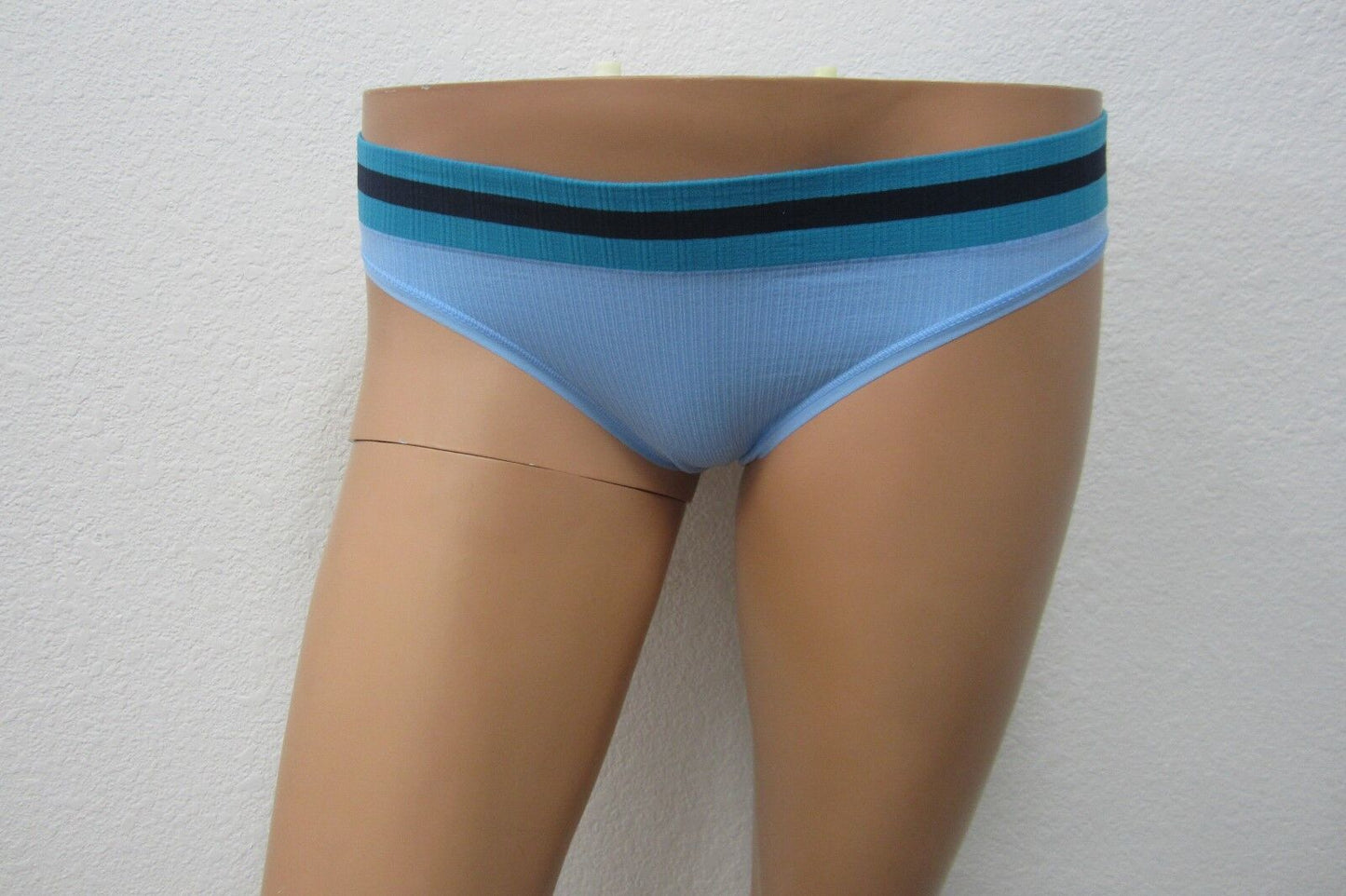 *NWT* Victoria's Secret Thong/String Panty Size XS/XP