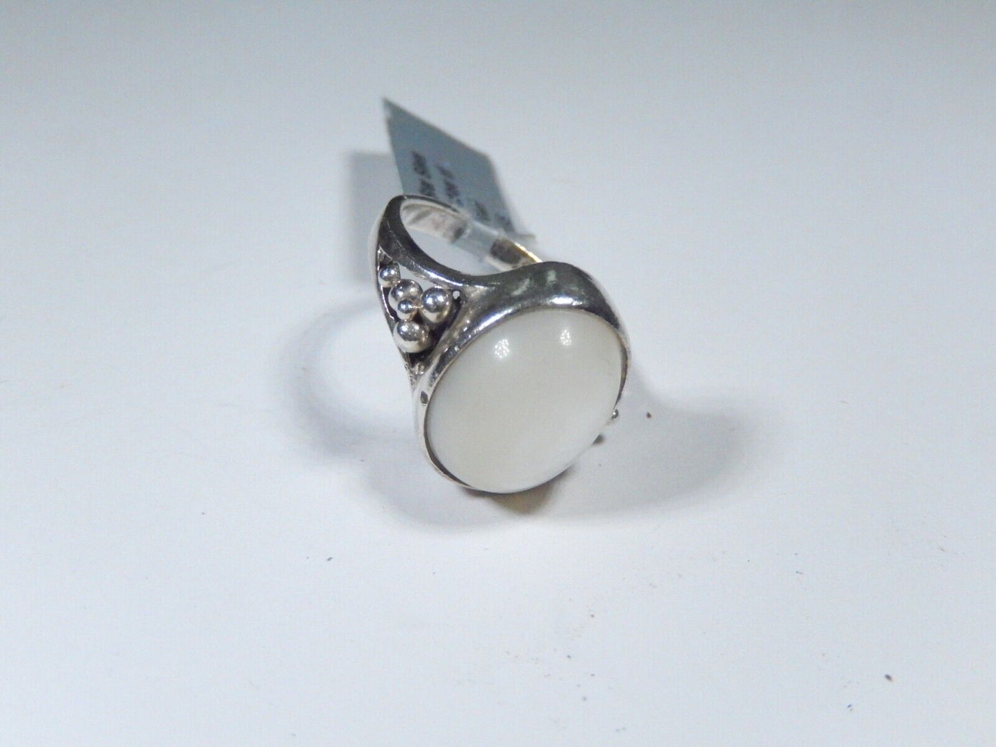*WINTAGE* 925 Sterling Silver 14mm x 10 Oval Mother-of-Pearl  Ring Size 6