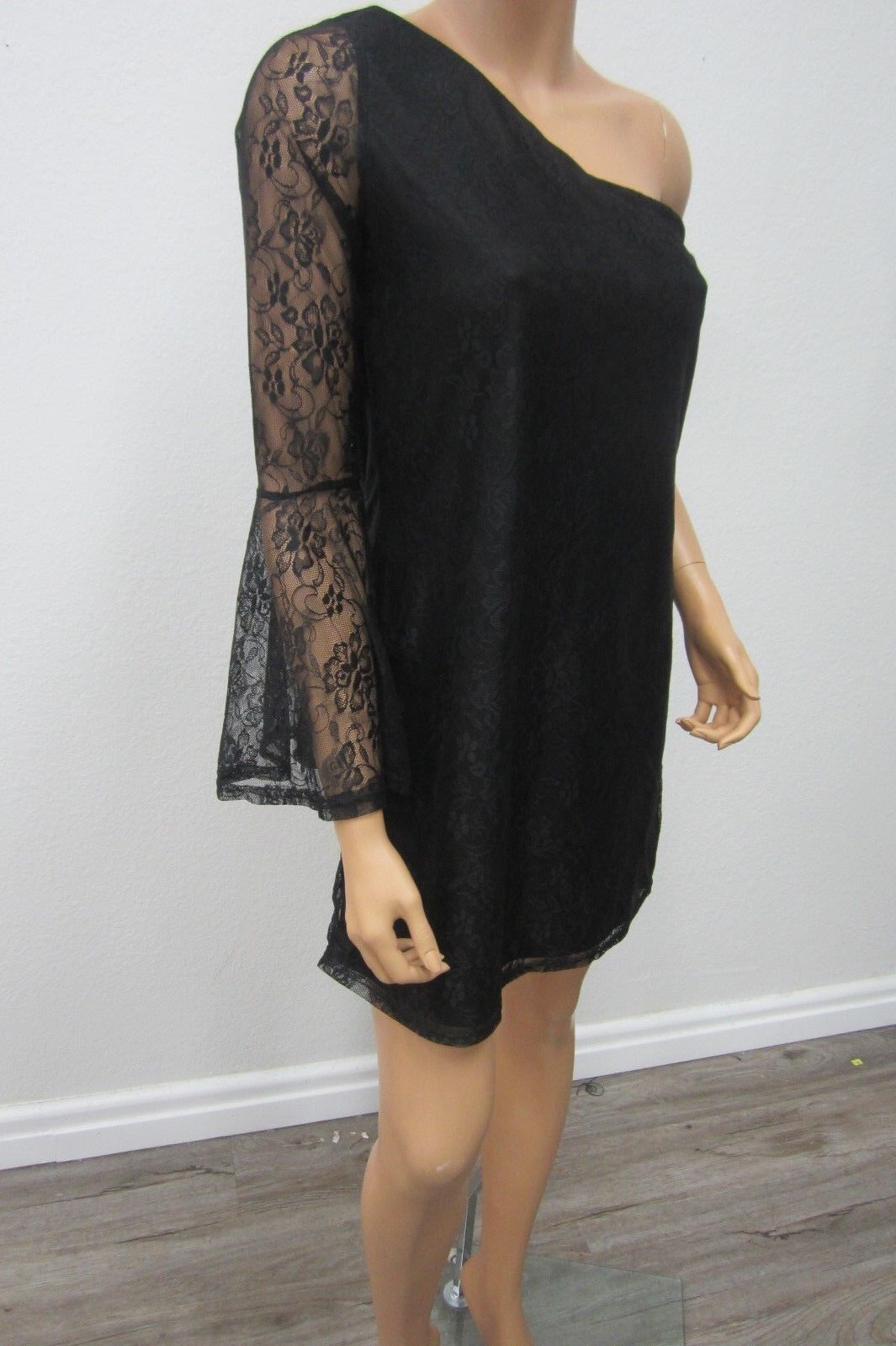 *NWT*  Lulus Black Swan Kaidence Black Lace Long One Shoulder Dress  Short Small