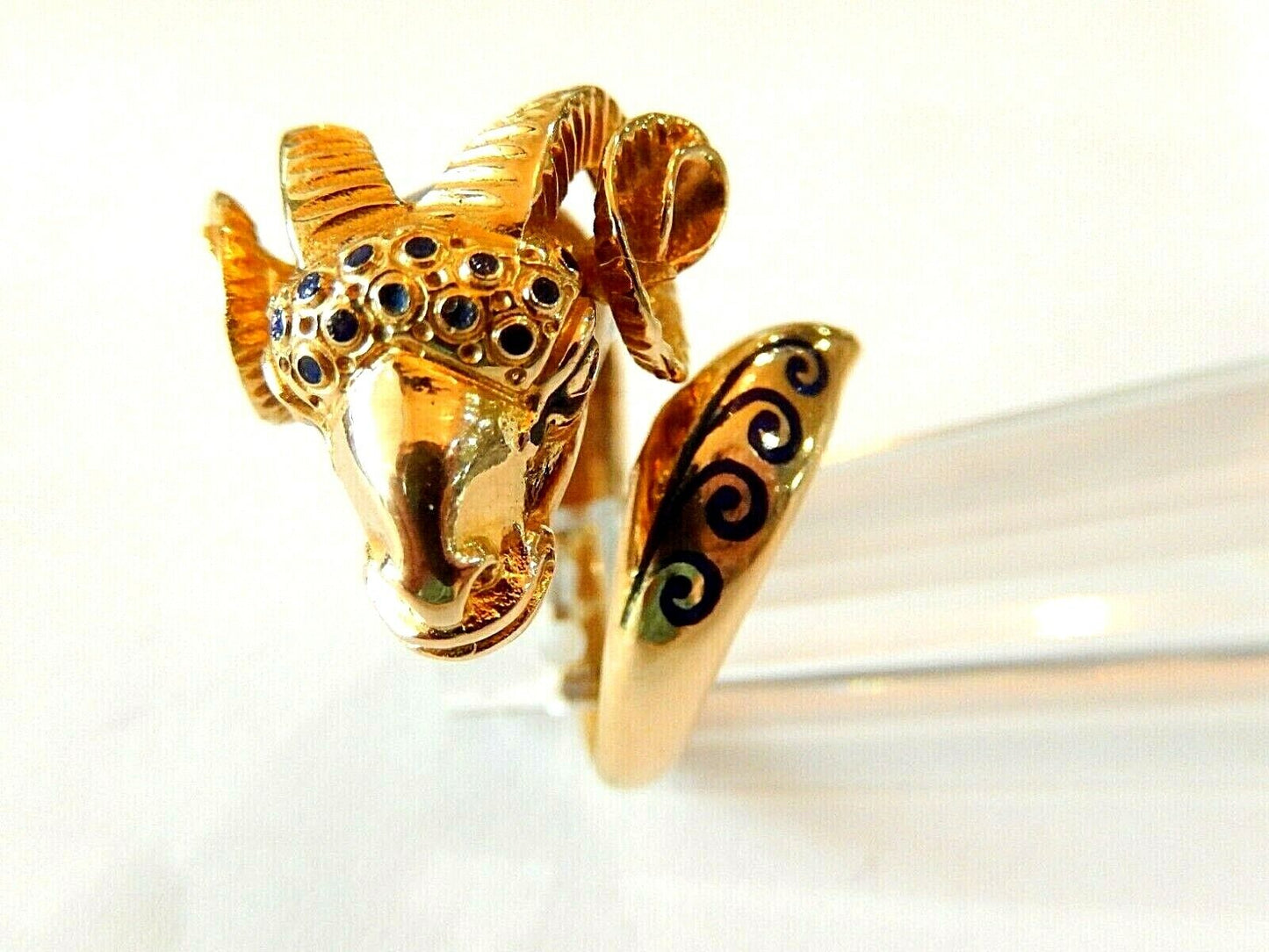 *VINTAGE*  MID-20TH CENTURY 18K YELLOW GOLD ENAMEL RAM HEAD WRAP AROUND RING