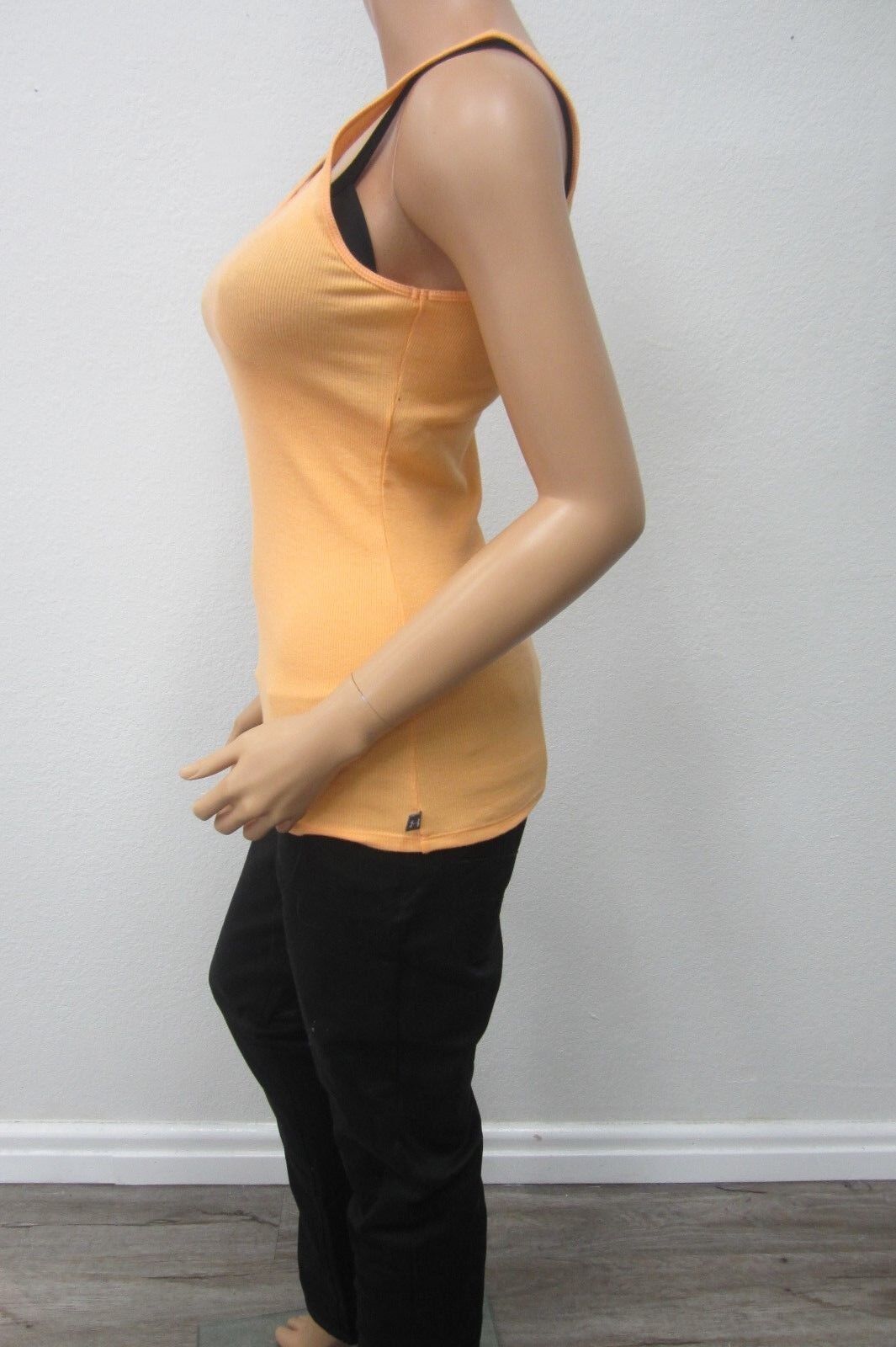 *NWT* Women's Under Armour Heat Gear Orange Tank Top Size S/P