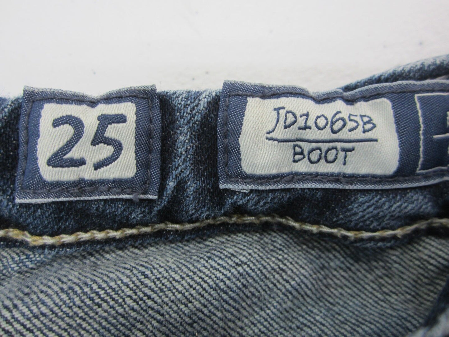VERY NICE  MISS ME # JD1065B Boot JEANS  Medium Blue Size W25 x L29