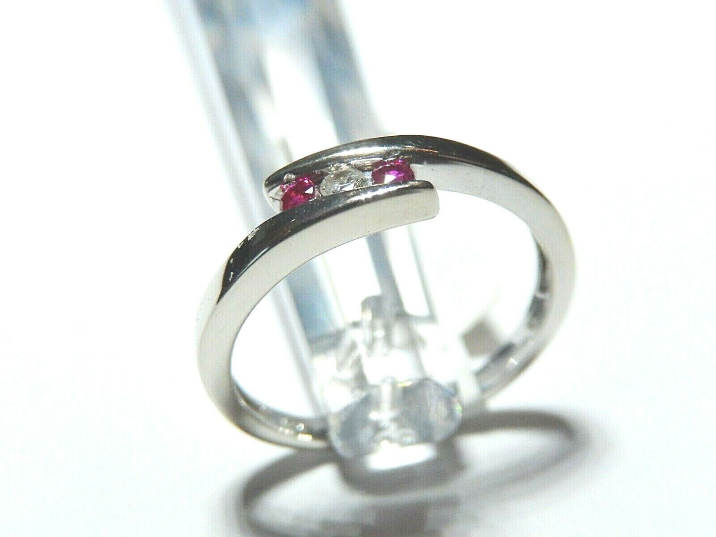 *NWT* 10kt White Gold Womens .25CT Round Ruby Diamond Three Stone Band Ring Sz 7