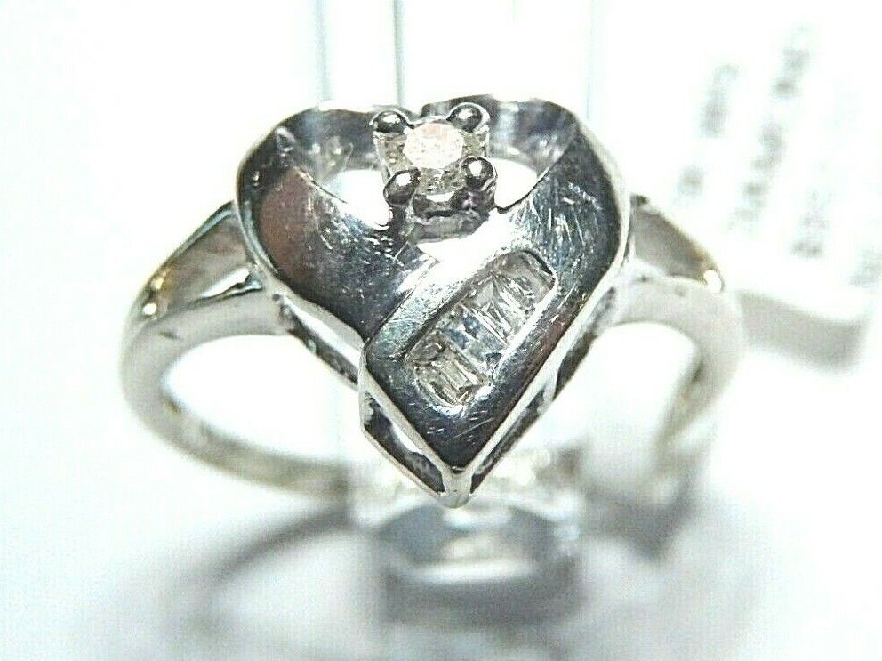 *VINTAGE* 10K White Gold Diamond Heart Ring Size 6