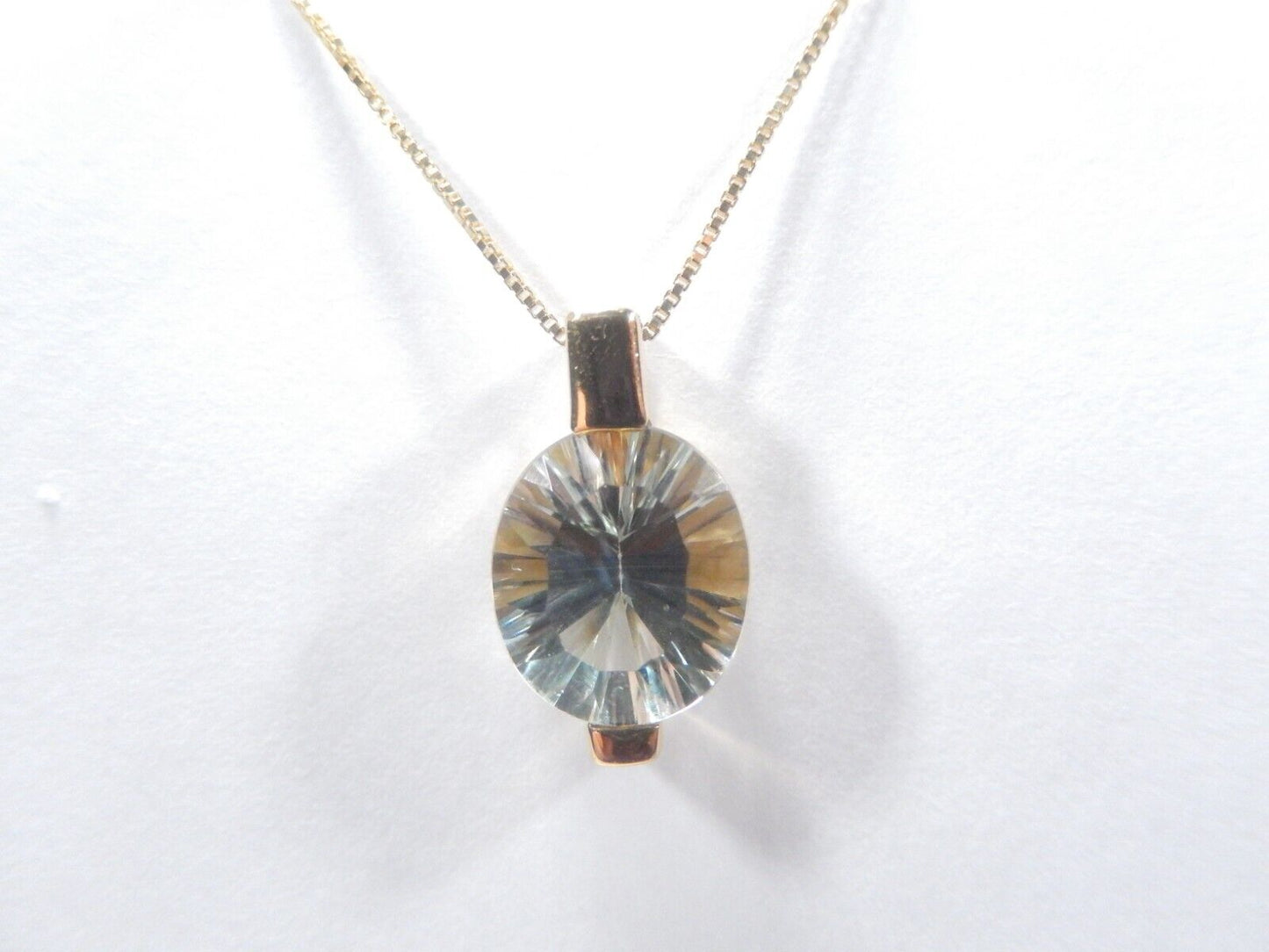 *VINTAGE* 14K Yellow Gold 5.00 CT Fancy Cut Oval Green Quartz Pendant w/18"chain