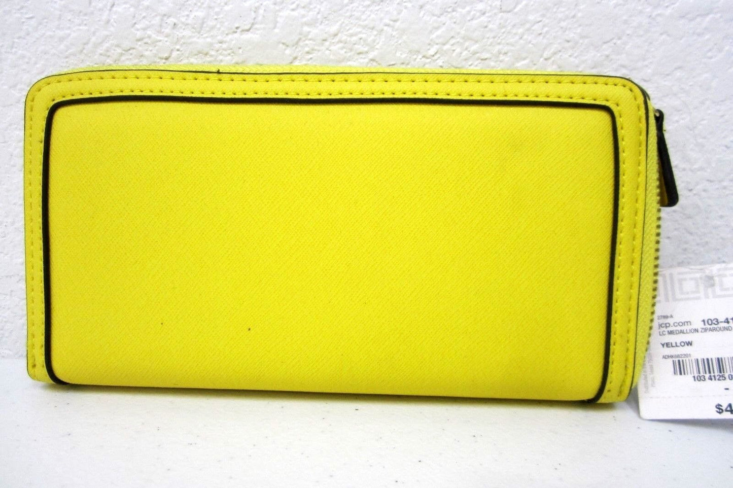 *NWT*  Liz Claiborne CUTE Medallion Zip Around Yellow Women’s Wallet 8"L x 4"H