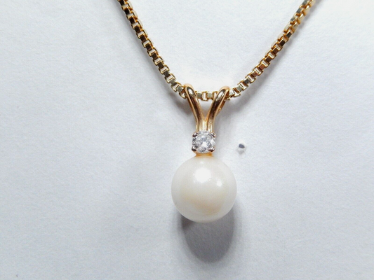 14k Yellow Gold 5.75mm Cultured Pearl & Diamond Pendant w'18"chain