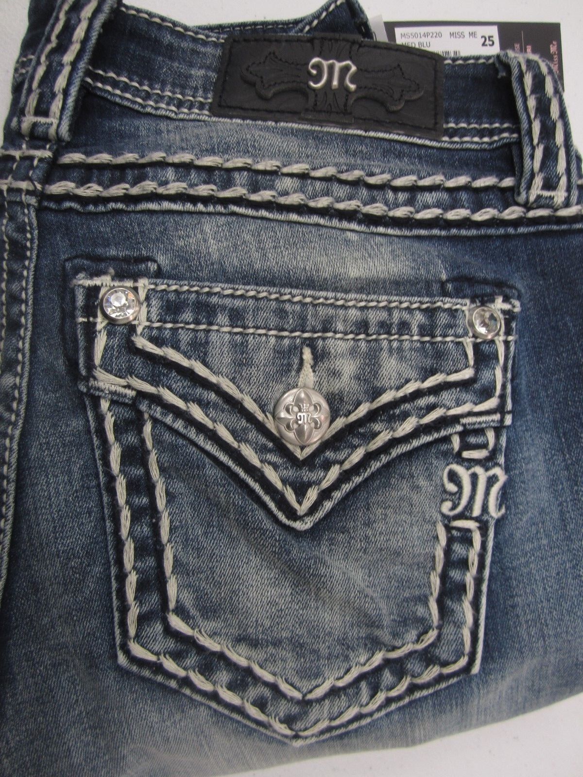 NWOT Miss Me Women's Mid Rise Capri  MS5014P220 Medium Blue Size 26 x 20