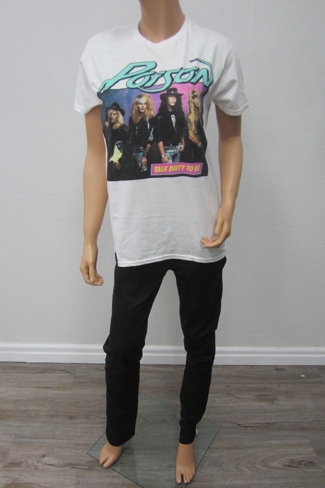 NEW Women's Poison Band Graphic Band T-Shirt Size Medium
