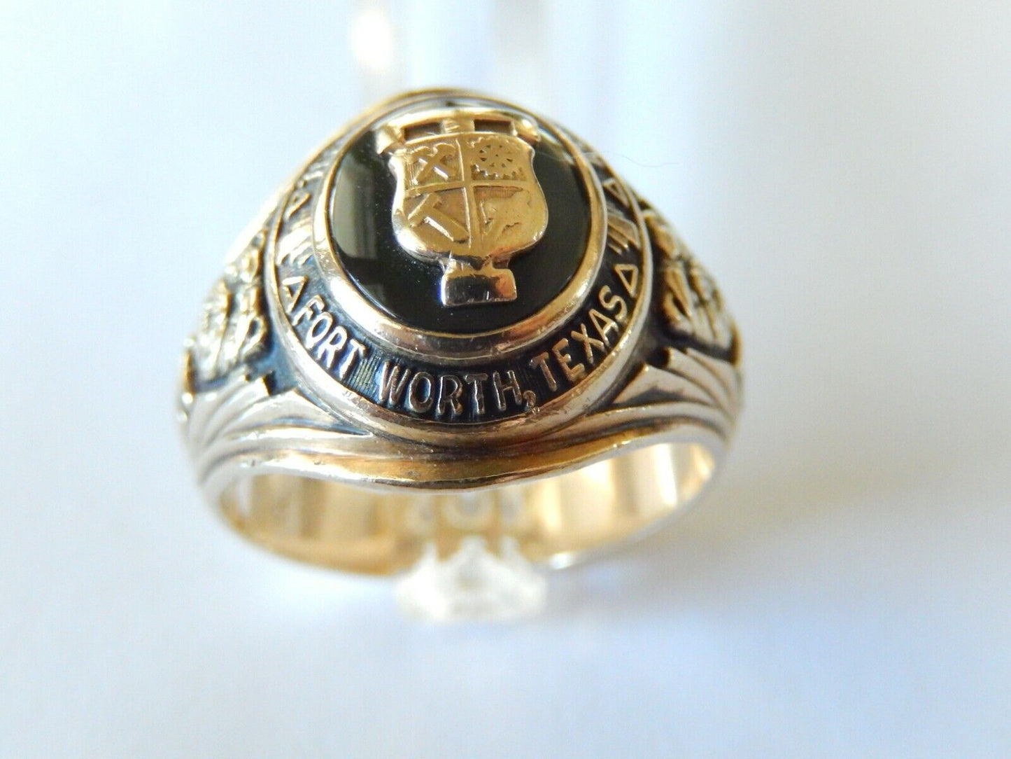 *VINTAGE* Heavy 1946 Haltoms Solid 10K Yellow Gold Class Ring with Great Detail