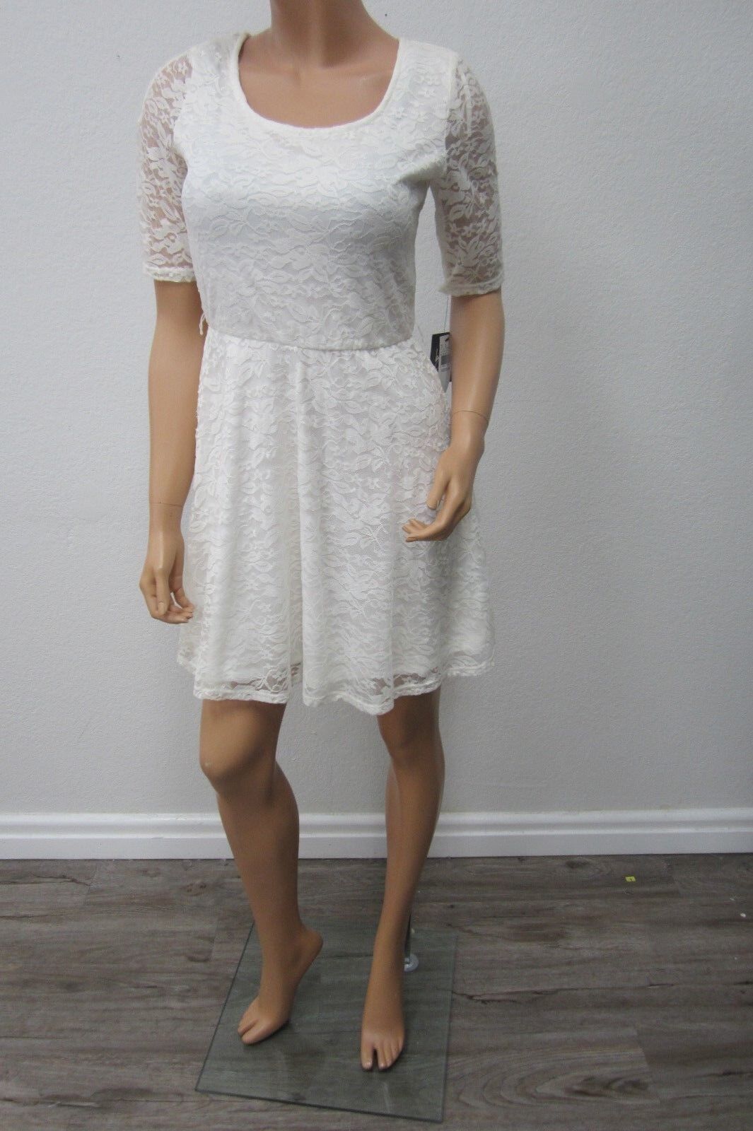 NWT  BY & BY IVORY LACE FULLY LINED DRESS  - BEAUTIFUL - Size Medium
