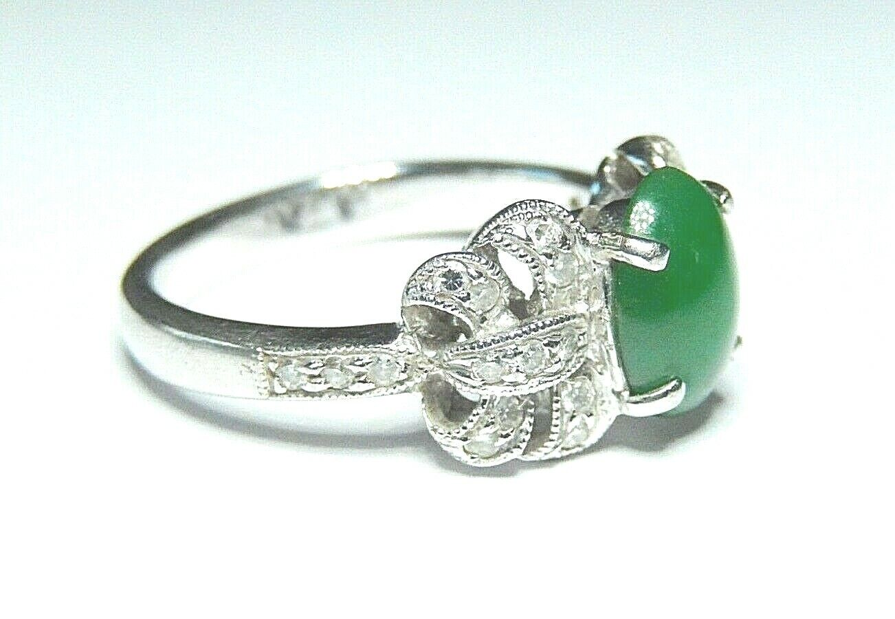 *VINTAGE* Cabochon Rich Green Jade & Diamond Ring in 18kt White Gold Size 6.25