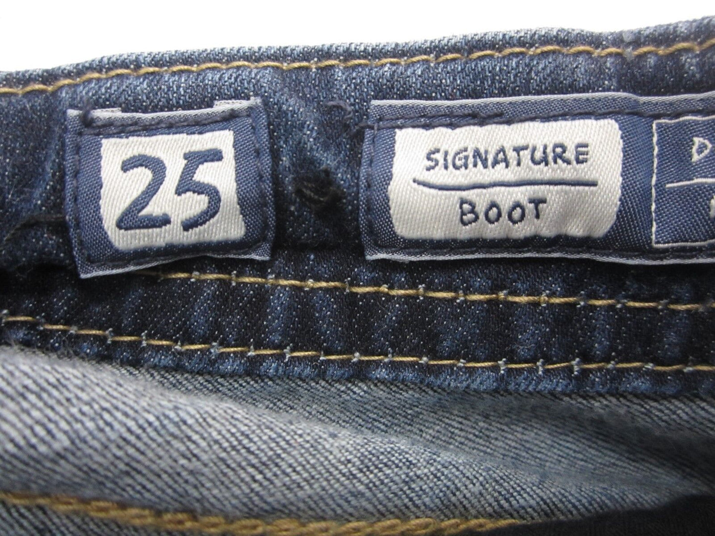 NWOT MISS ME SUPER CUTE DARK BLUE DENIM  SIGNATURE BOOT JEANS SIZE 25 x 33