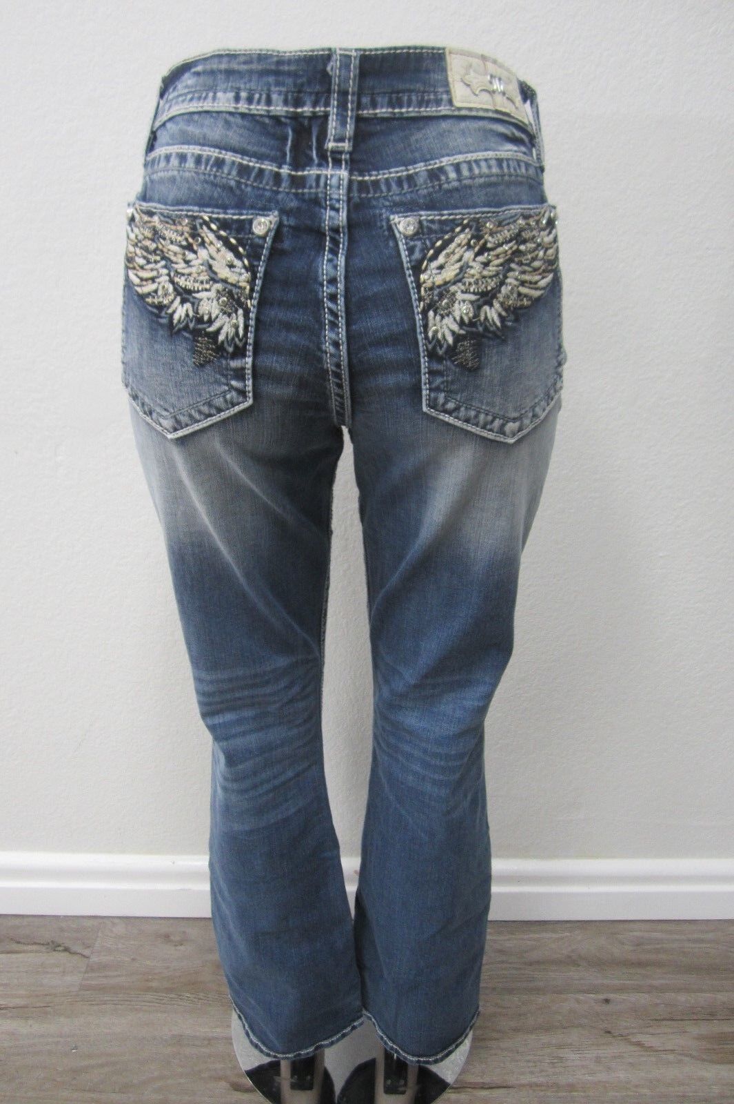 NWT Miss Me Women's Wing Pocket Boot Cut Jeans Style M3147BV Med Blu Sz 27 x 32