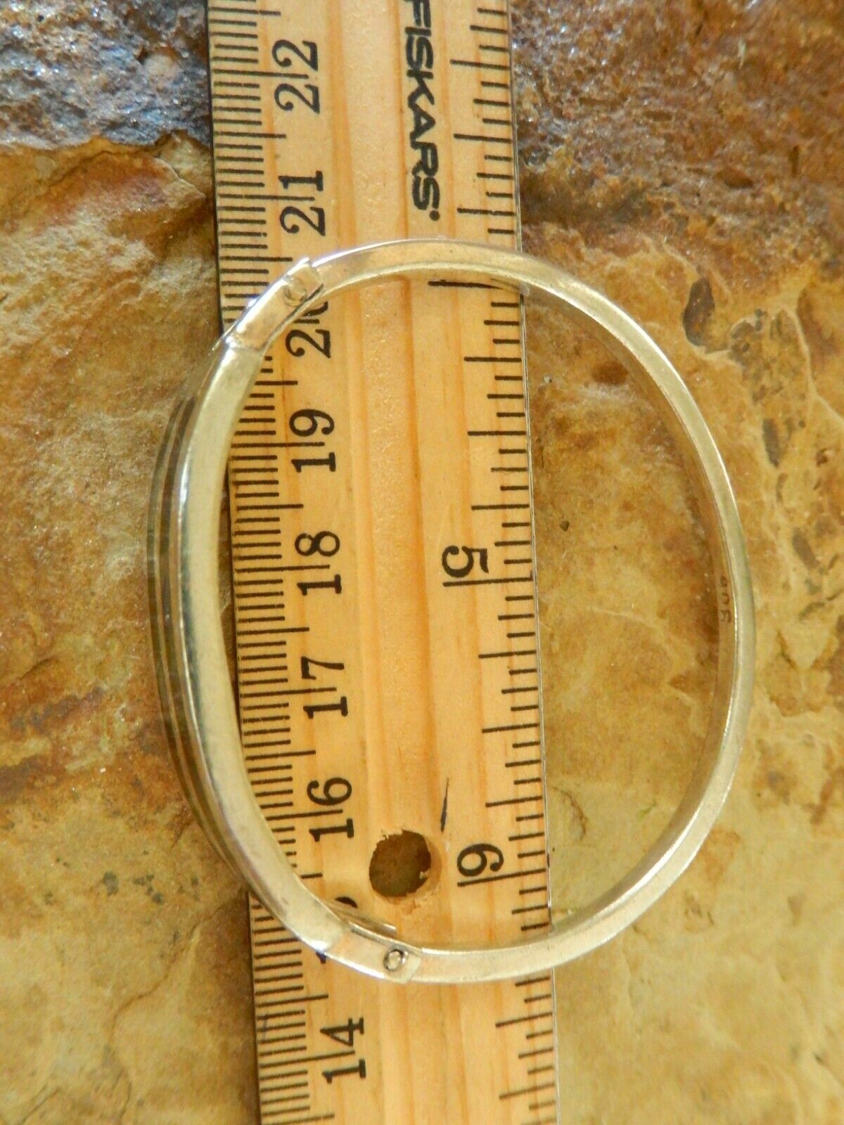 *VINTAGE* .Southwestern Mother Of Pearl / Blk Onyx Sterling Silver Hinged Bangle