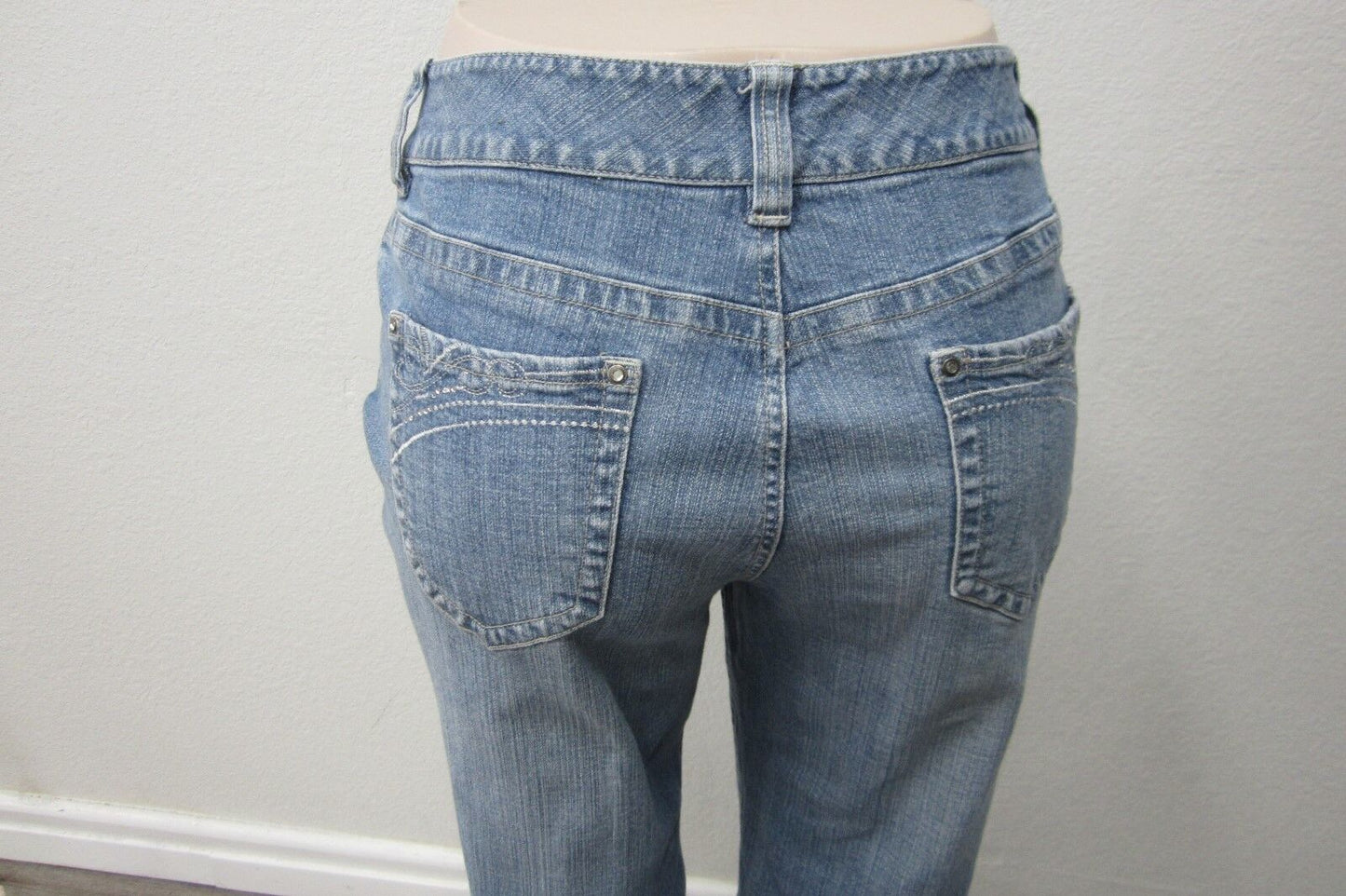 Chico's Platinum Womens Jeans Size 2 Reg Stretch Blue Denim Straight Classic