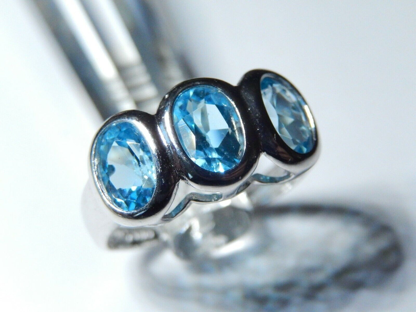 *NWT* 10k White Gold 8mm Past Present Future 3 Stone Blue Topaz Ring Sz: 6.5