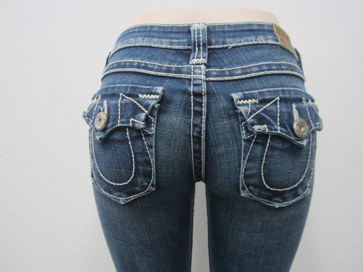 AUTHENTIC NICE True Religion Leather Tag World Tour Womens  Jeans Tag 28 X  31