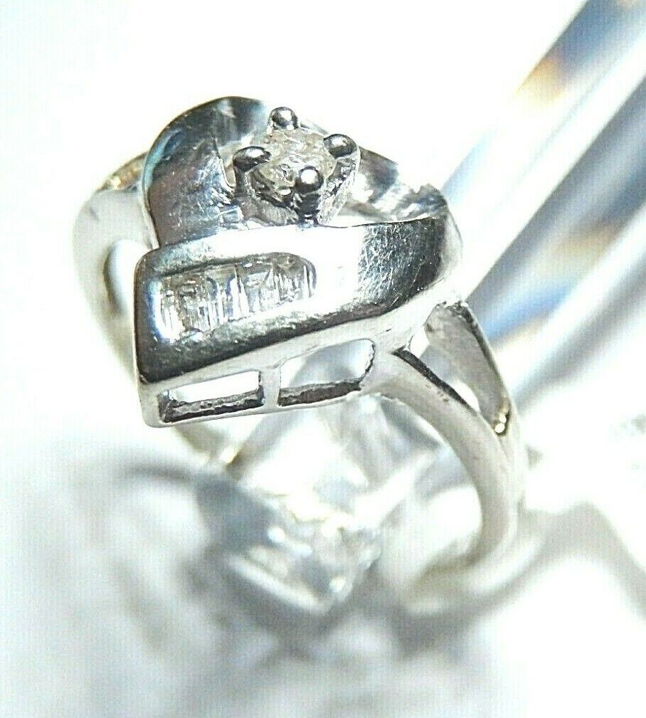 *VINTAGE* 10K White Gold Diamond Heart Ring Size 6
