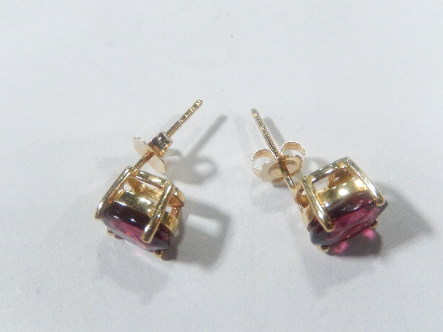 *VINTAGE*  14K Yellow Gold 2.5 CT  Oval Garnet Stud Earrings