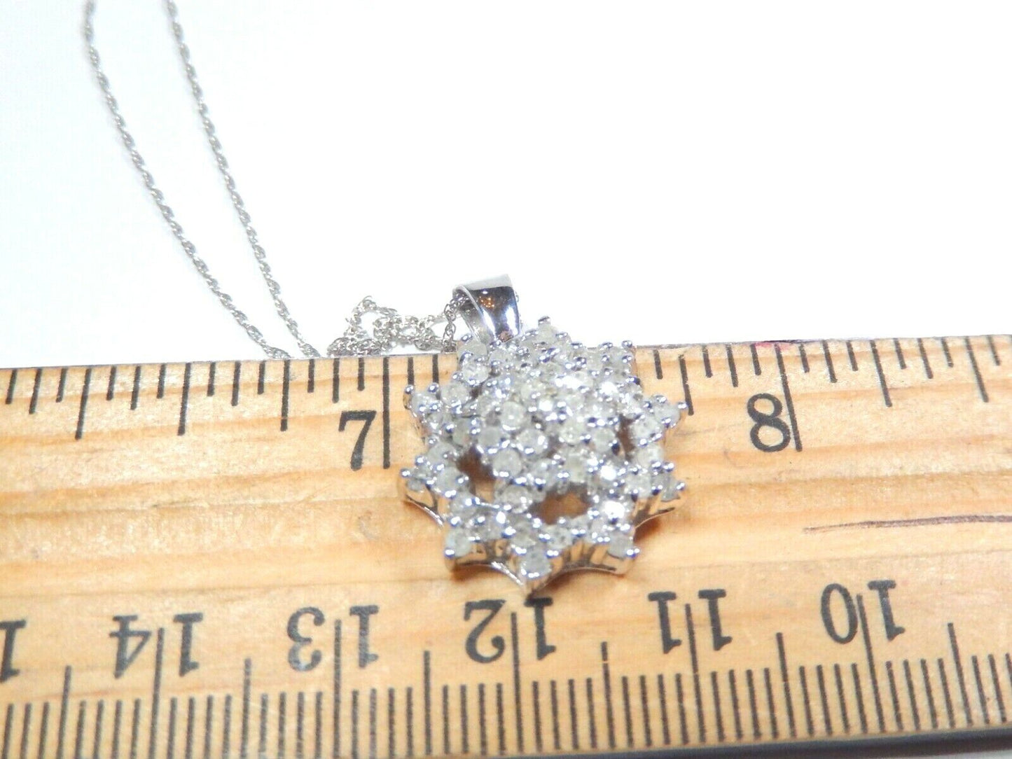 *NWT* 10K White Gold  Stunning 1.00 CT Cluster Diamond Pendant w/ 18" 14K Chain