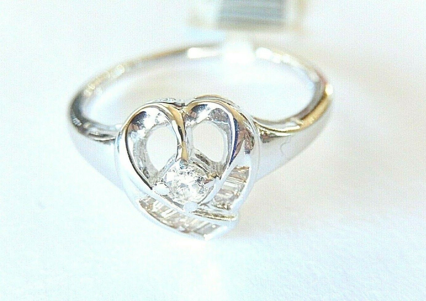 *NWT* 10K White Gold 1/4CT Round & Baguette Diamond Heart Ring Size 7.75