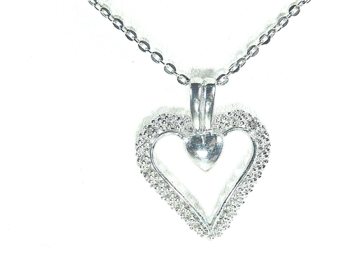 *VINTAGE* 10K White Gold Heart shaped diamond pendant w/ 18" Chain