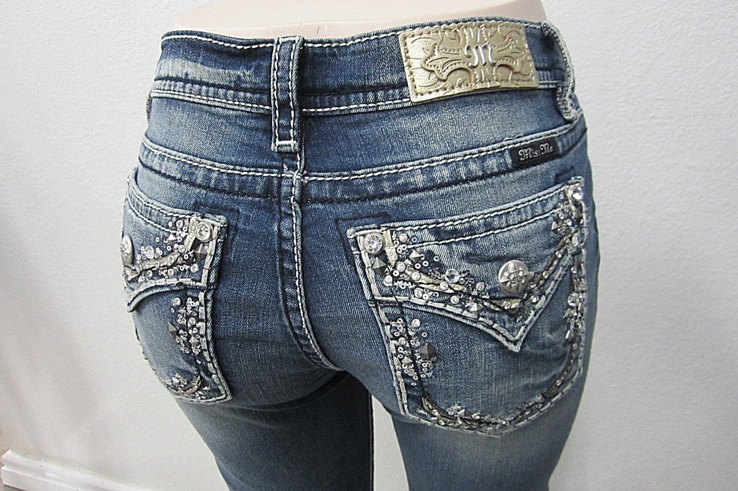NWT Miss Me Jeans Cuffed Embellished Embroidered Pocket Capris M3153P Sz 26 x 20