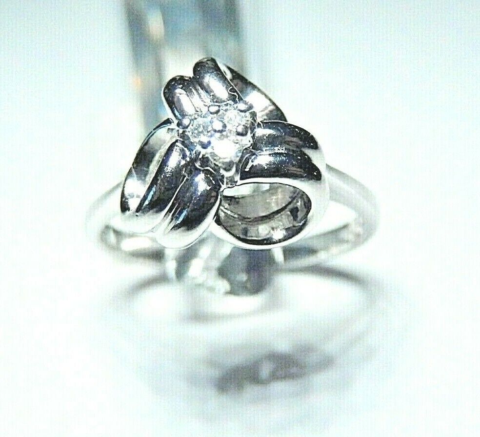 *NWT* 14K WHITE GOLD DIAMOND RIBBON DESIGN RING SIZE 6.5