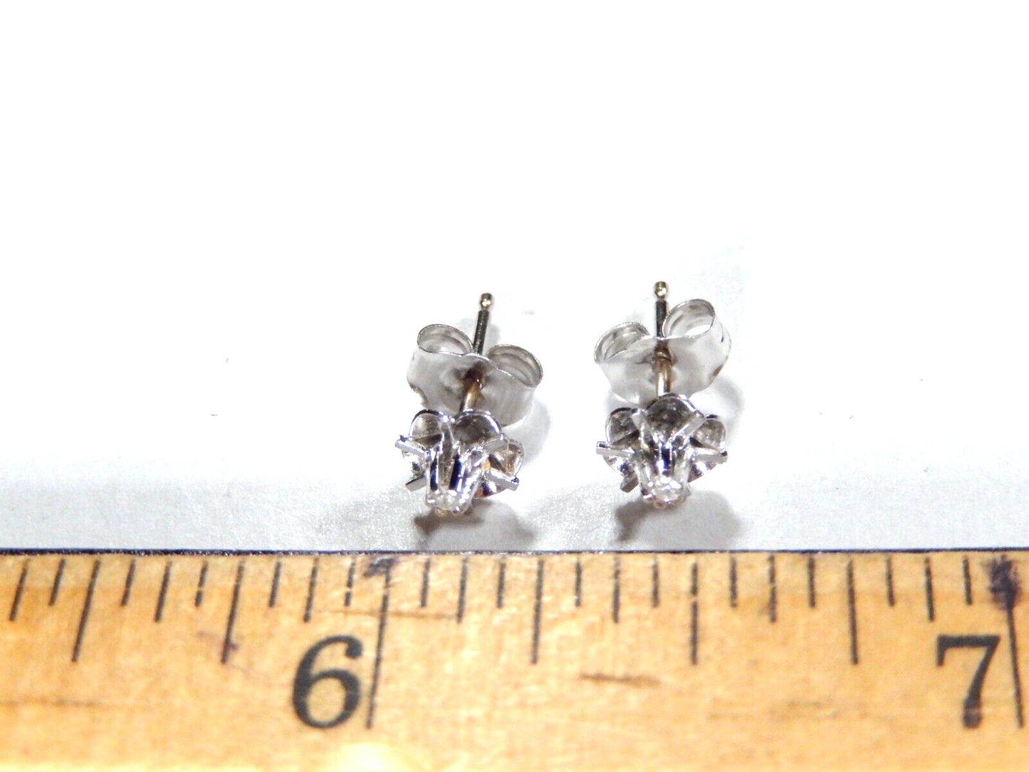 *VINTAGE* - 14K White Gold 1/7ctw Natural Diamond BUTTERCUP Stud Earrings