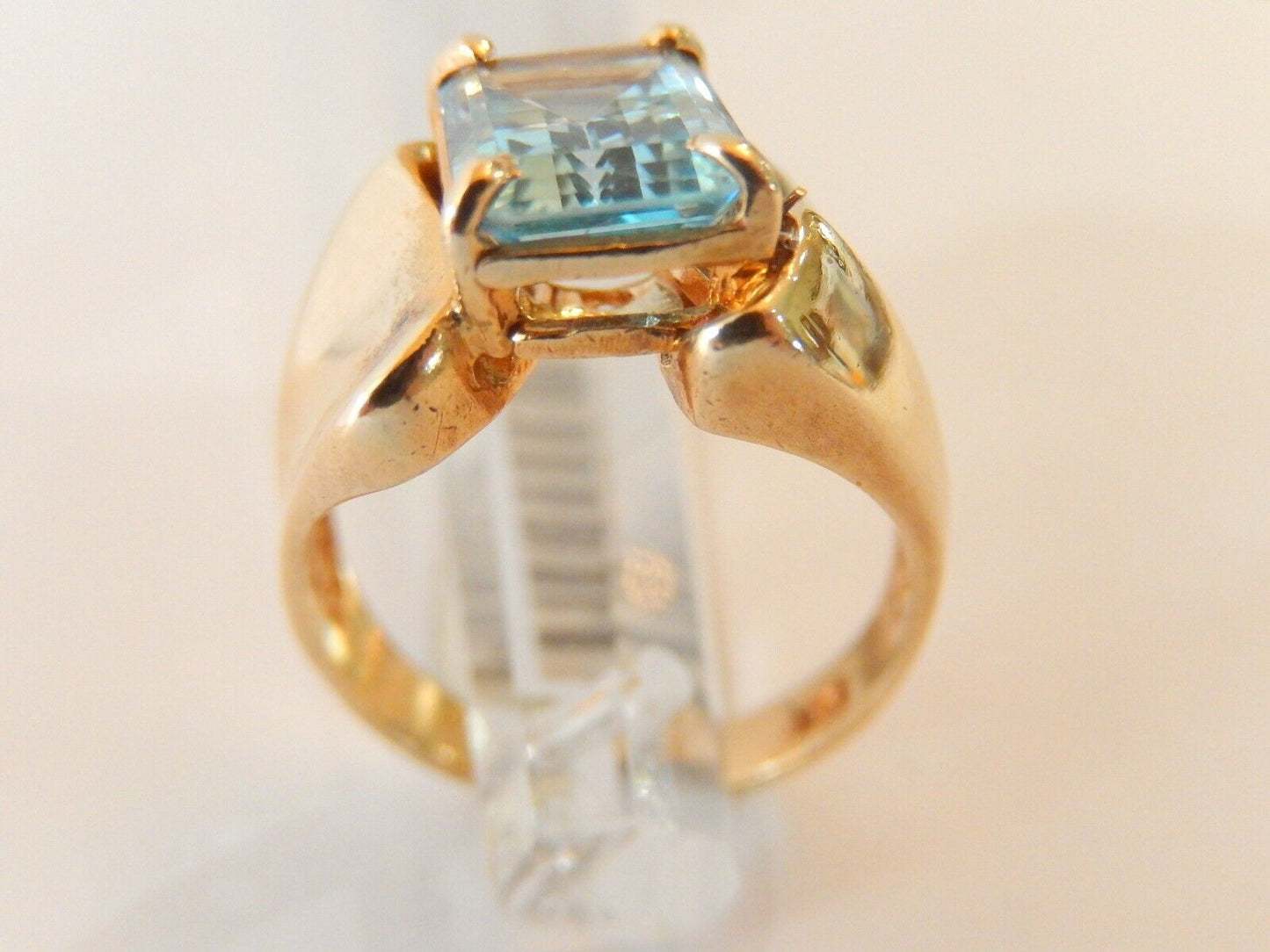 Ladies 14k Yellow Gold 9 x 7mm Natural Emerald Cut Swiss Blue Topaz Ring Sz 8