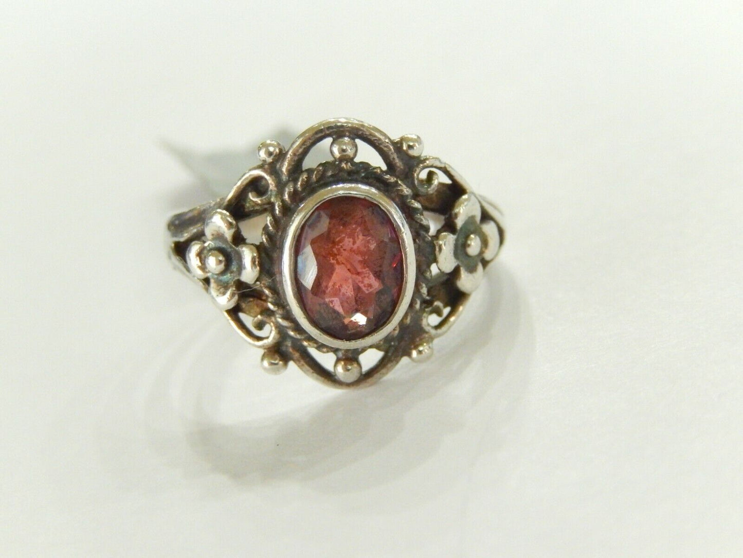 *VINTAGE*  Sterling Silver 925  Antique Style Garnet Ring Size 8.25