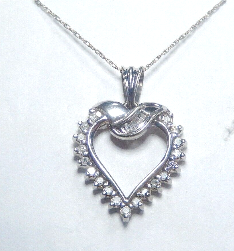 *VINTAGE"  10K White Gold 1/4CT Natural Diamond Heart Pendant w/20" Chain