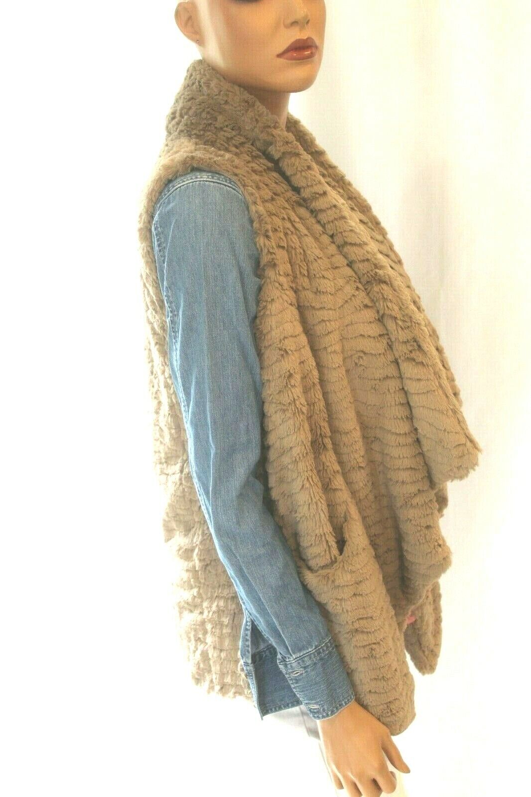 *NWT* $59.  Faux Fur Brown Vest With Pockets By Jolt Sz Medium "SUPER CUTE"