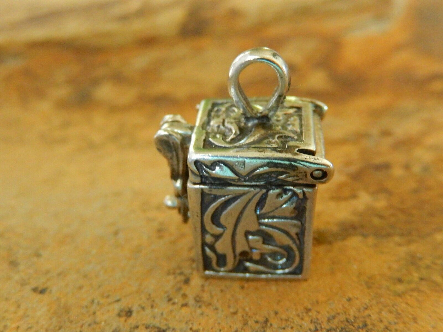 Vintage*Art Nouveau Sterling Silver Repoussé Prayer Box Locket Pendant 8.25 gm