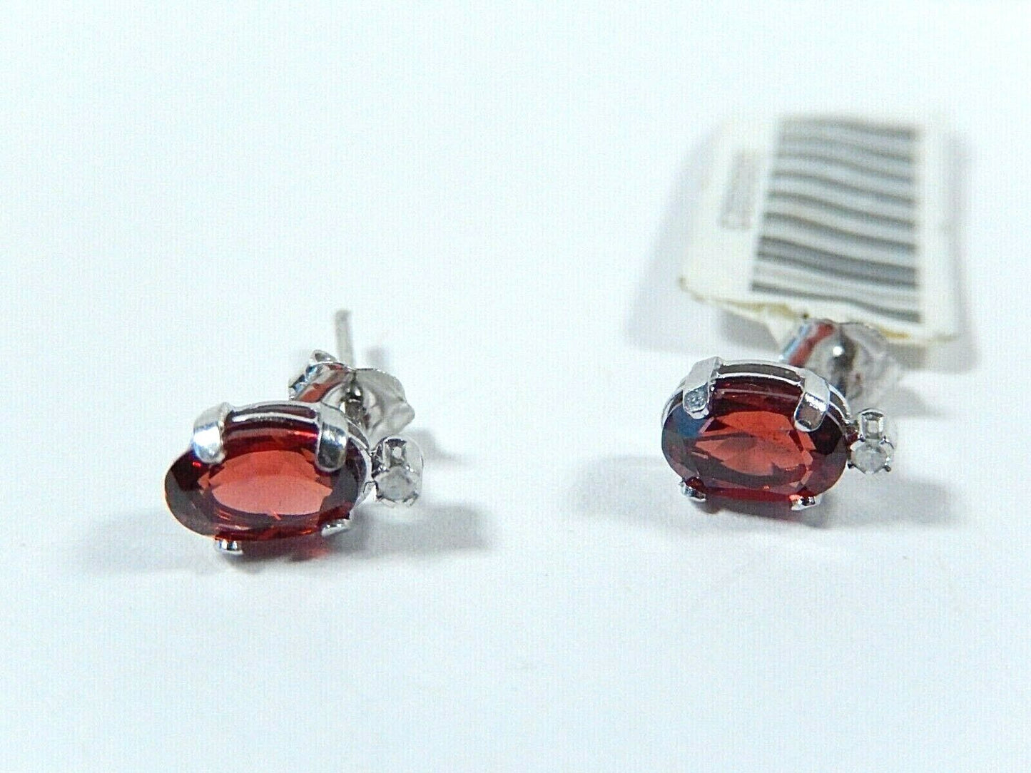 *NWT* 14K White Gold 1.00CTRed Garnet & Diamond Solitaire Women's Stud Earrings