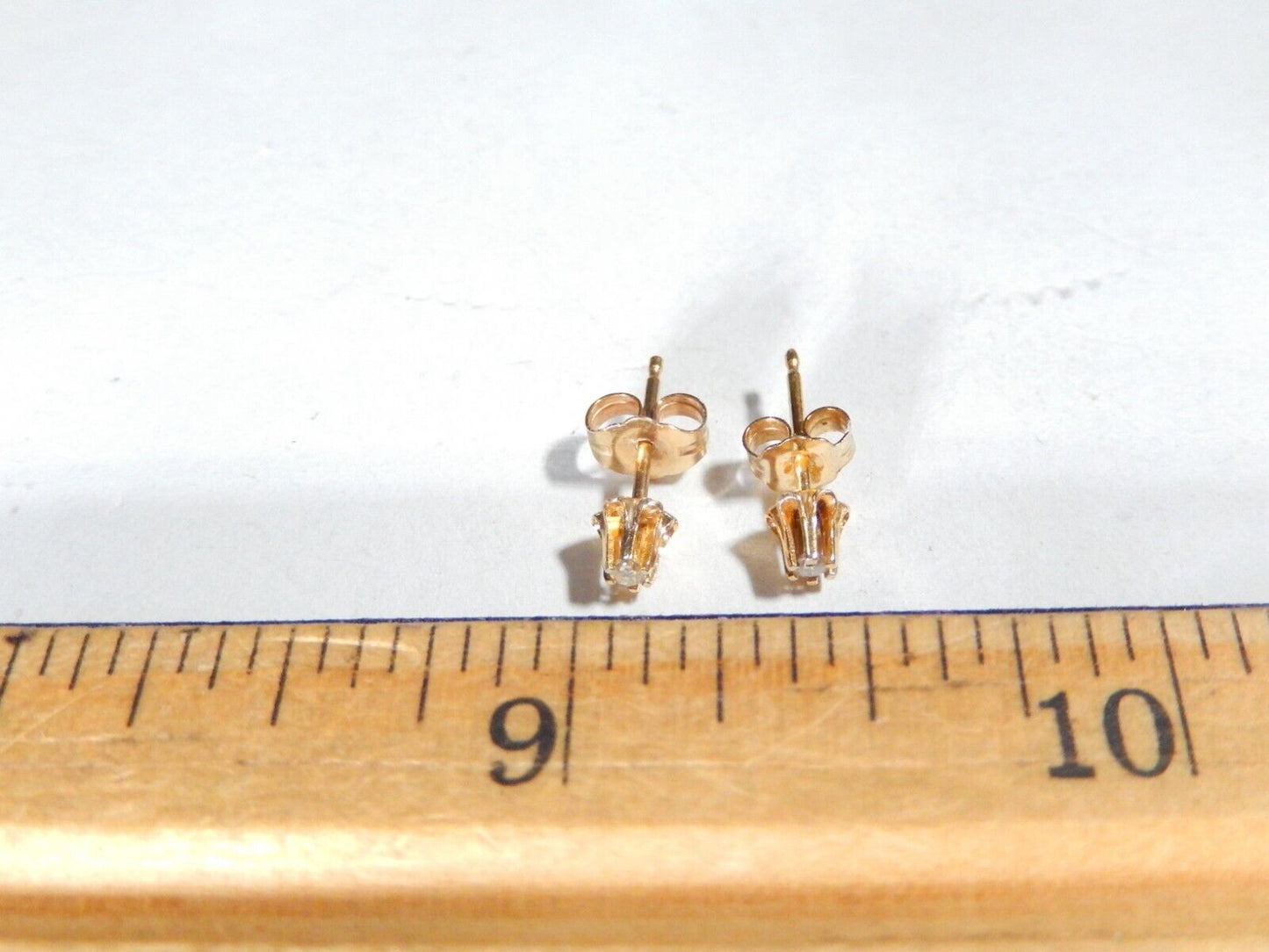 *VINTAGE*  - 14k Yellow Gold Diamond Buttercup Earrings