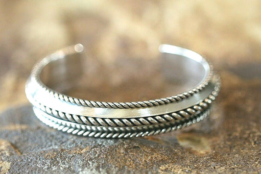 *VINTAGE* Native Amer. Tom Hawk Sterling Silver 14mm Wide Cuff Bracelet 42.9gms