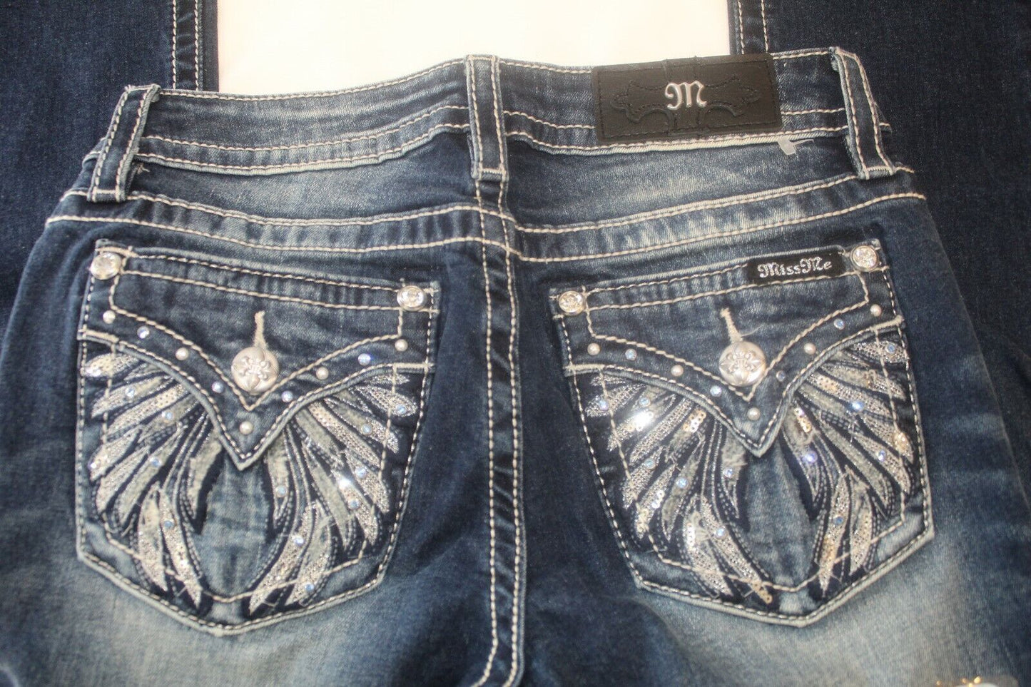 *NWT* $109.  MISS ME  ANGEL WINGS EMBELLISHED CRYSTAL  POCKETS JEANS 26 x 33